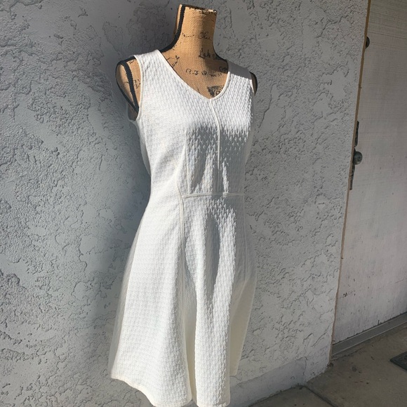 White sand dress from the ISLE Aruba Collection - Picture 3 of 3